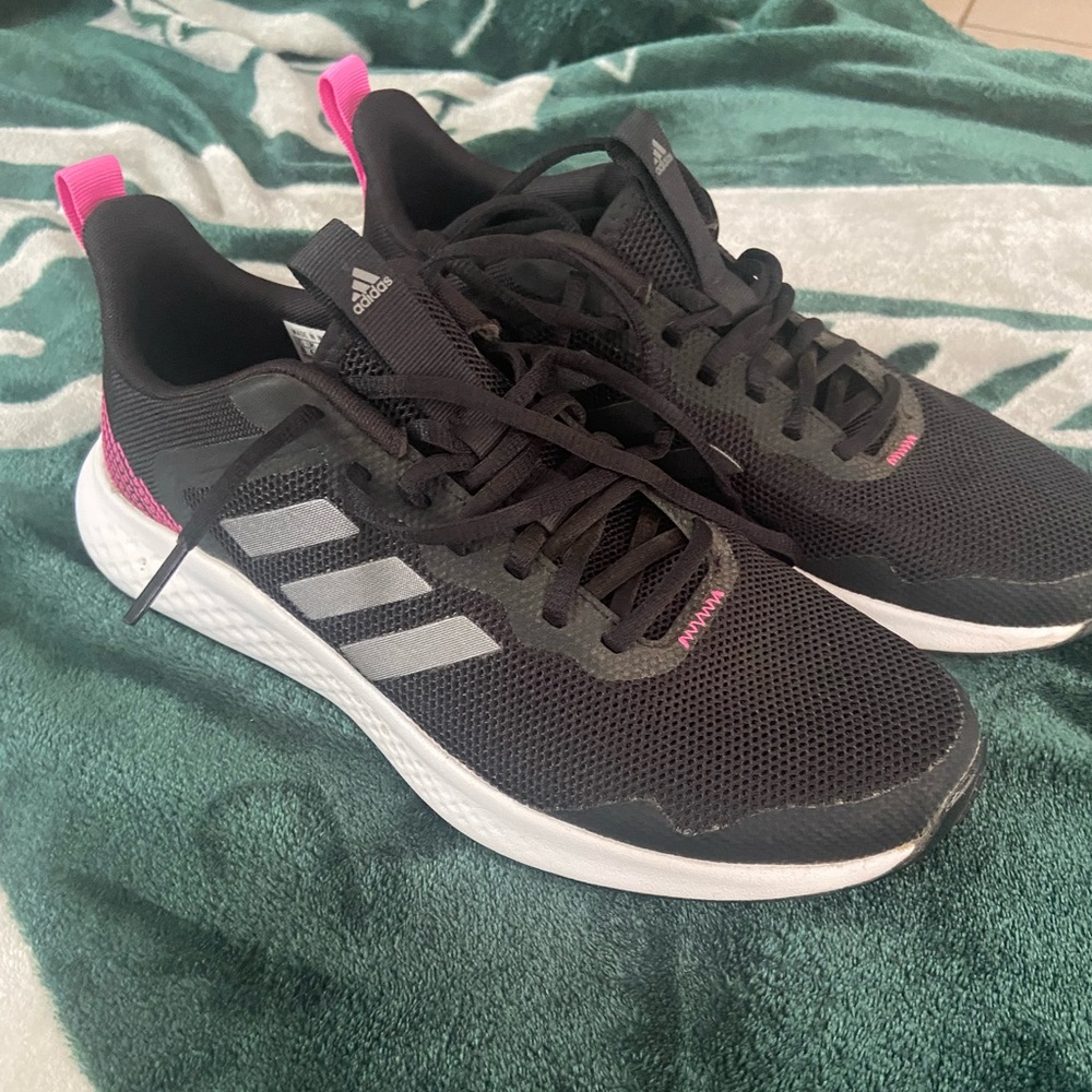 Adidas cloud foam tennis shoes